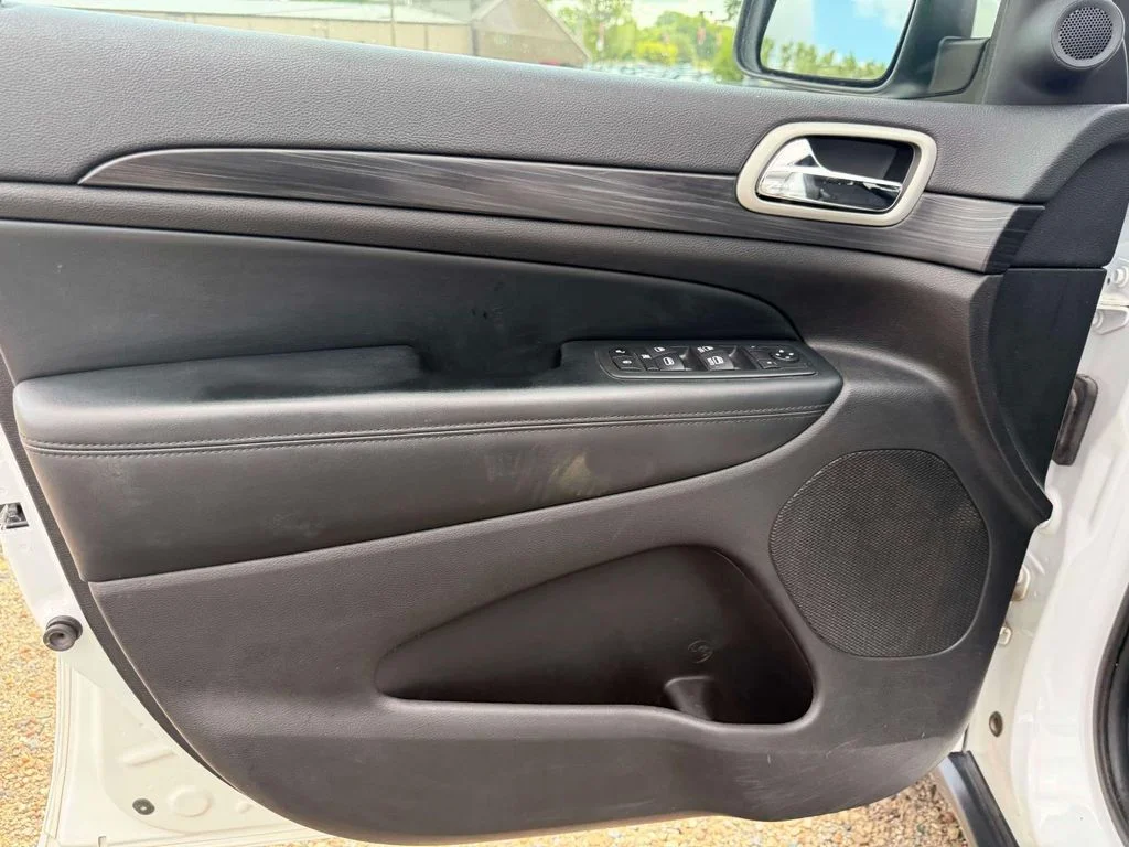 Used 2020 White Jeep Laredo E image 14