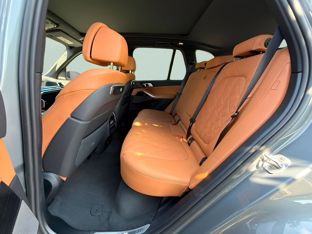 New 2026 Skyscraper Grey Metallic BMW xDrive40i image 21