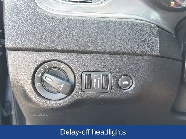 Used 2023 Gray Dodge SXT image 13