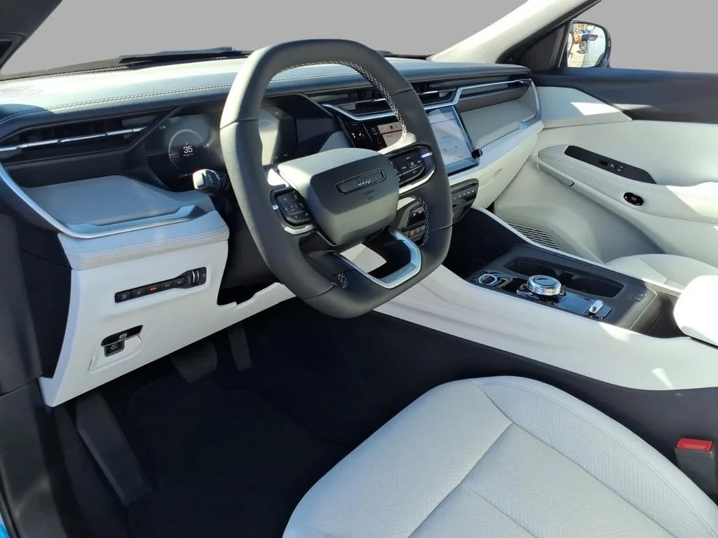 New 2026 Hydro Blue Pearl-Coat Exterior Paint Jeep Laredo image 14