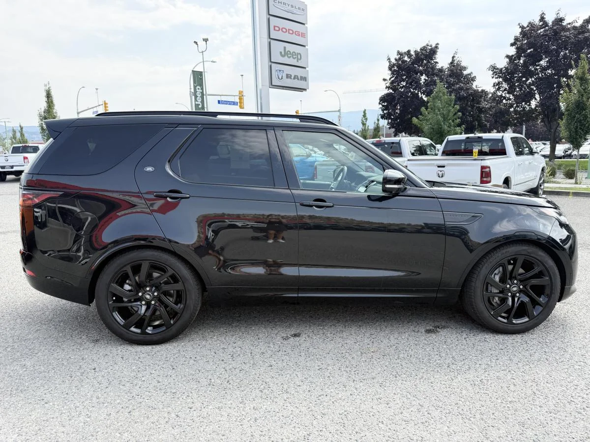 Used 2024 Black Land Rover Dynamic Se image 11