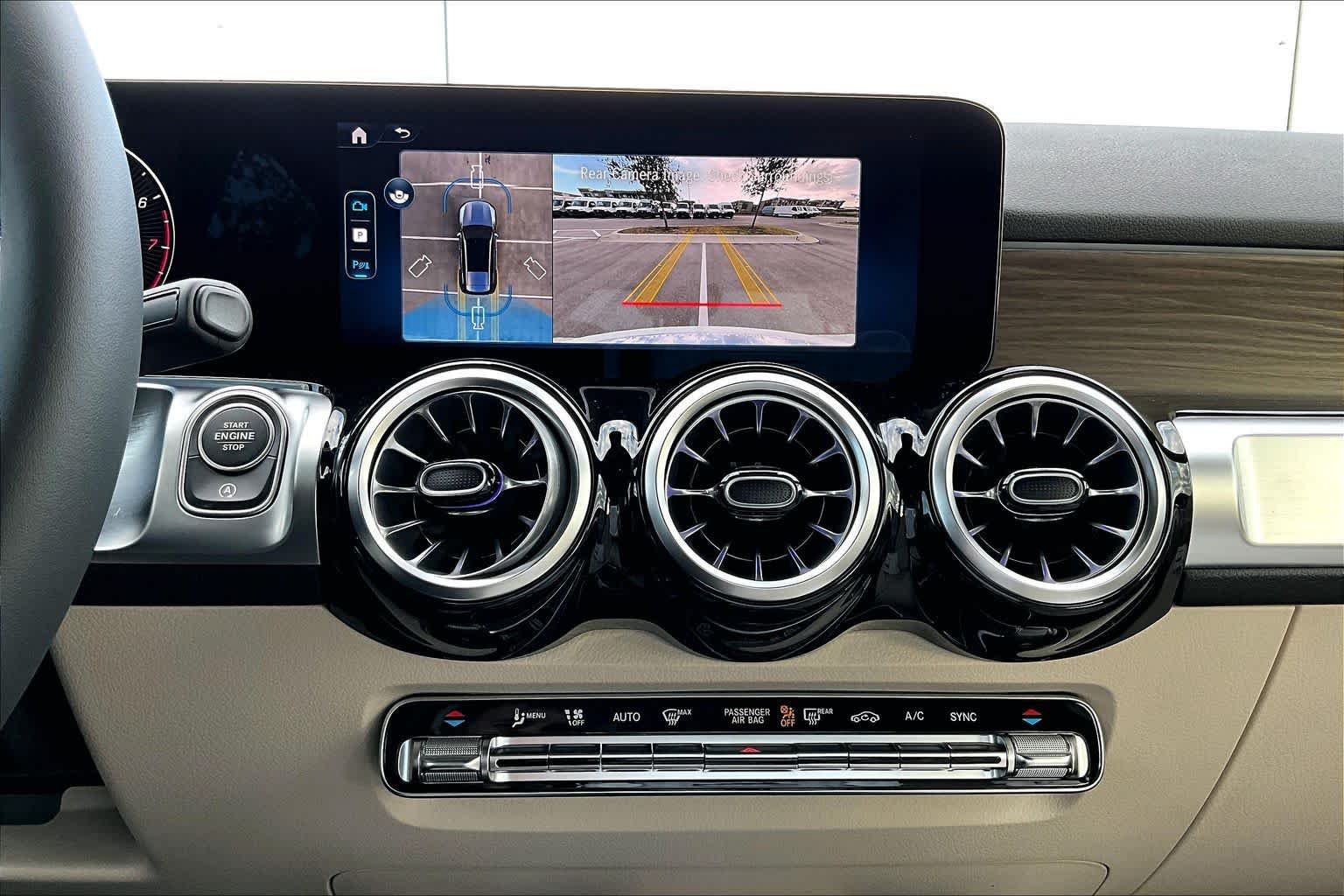 New 2026 Polar White Mercedes-Benz GLB 250 image 18