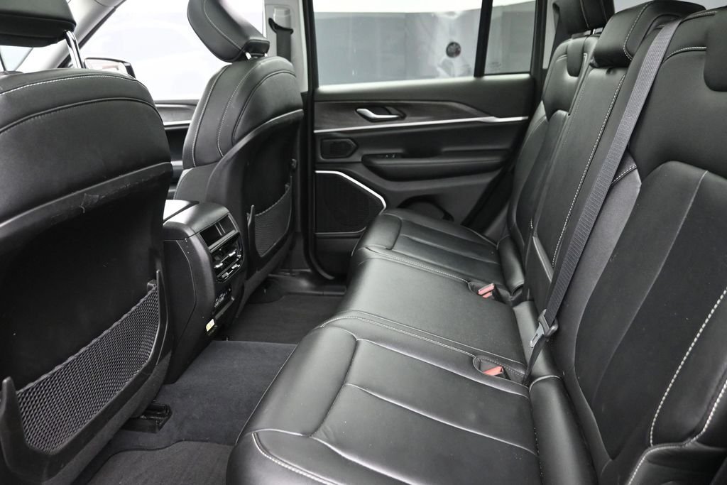 Used 2022 White Jeep 4xe image 12