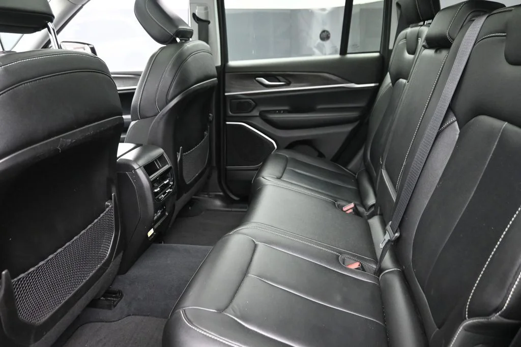 Used 2022 White Jeep 4xe image 12