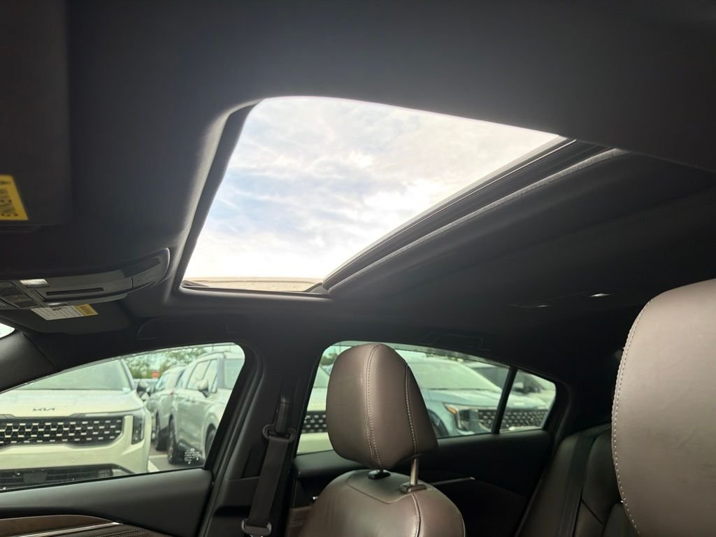 Used 2020 White Mazda Signature image 18
