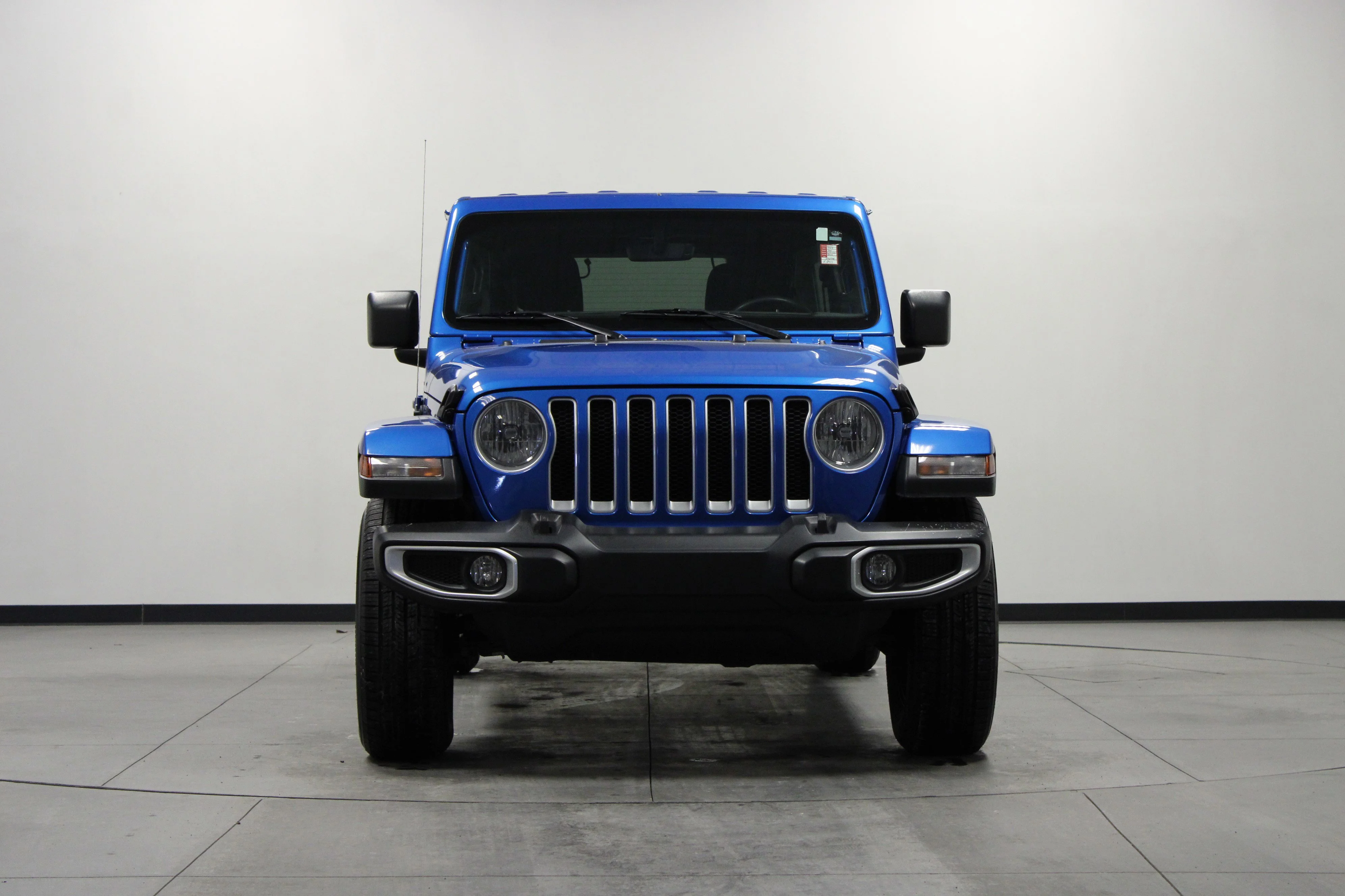 Used 2023 Hydro Blue Pearlcoat Jeep Sahara image 9