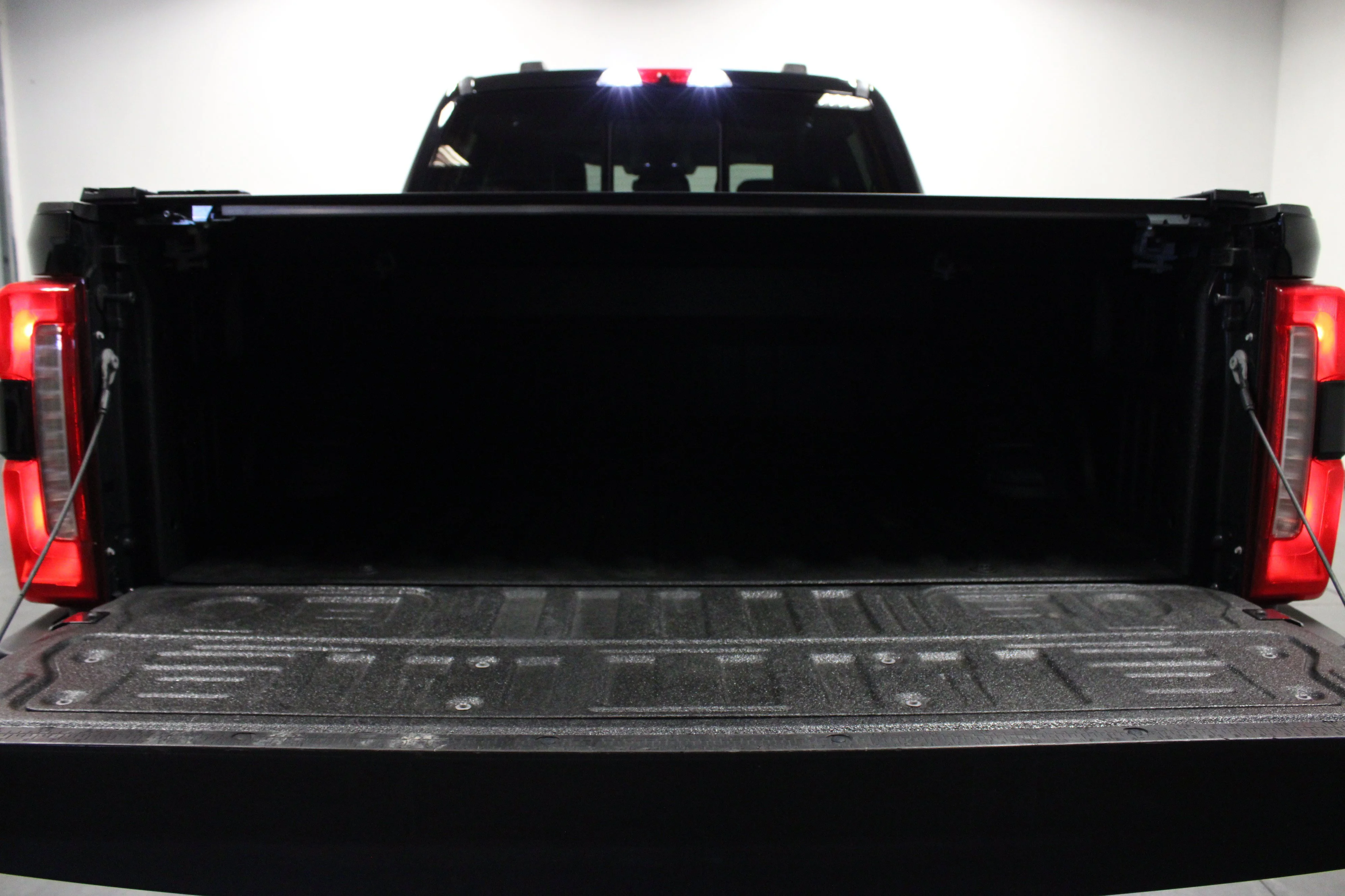 Used 2023 Agate Black Metallic Ford LARIAT image 14