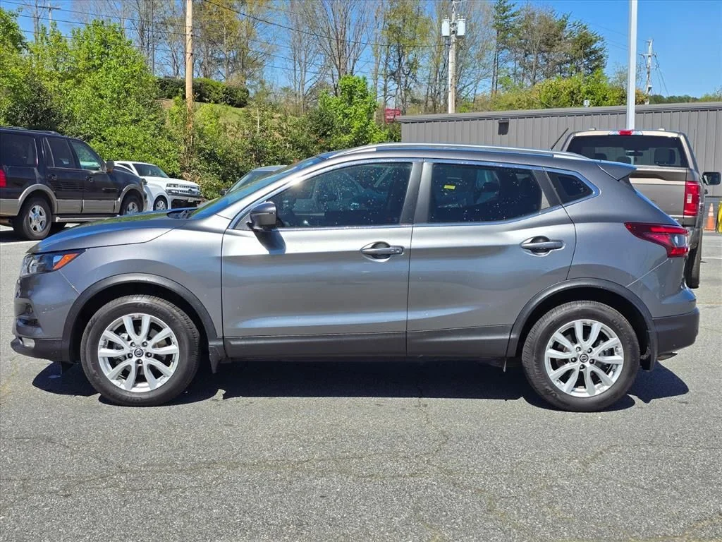 Used 2022 Gray Nissan SV image 23