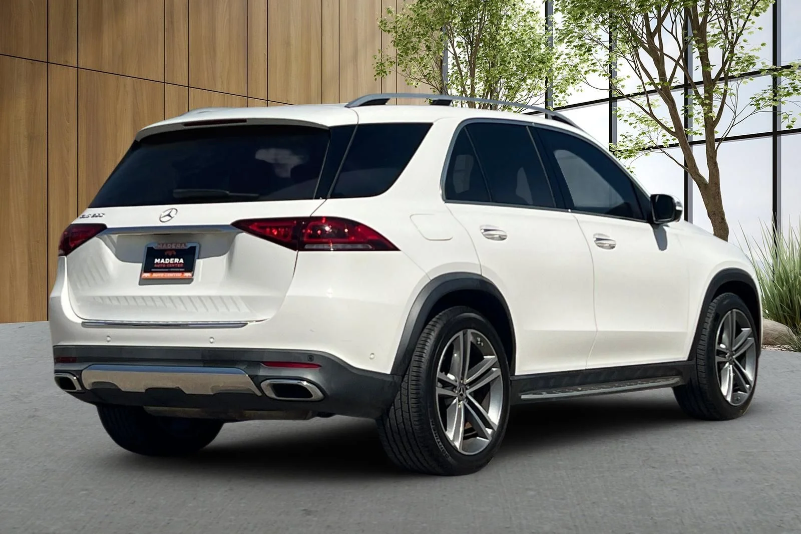Used 2020 White Mercedes-Benz GLE 350 image 4