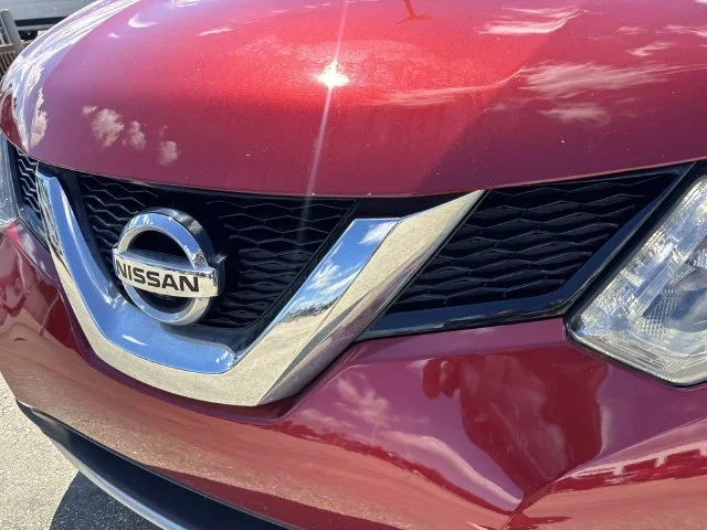 Used 2016 Red Nissan SV image 6