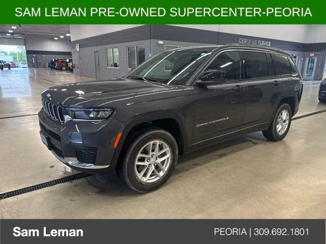 Used 2025 Gray Jeep Laredo image 1