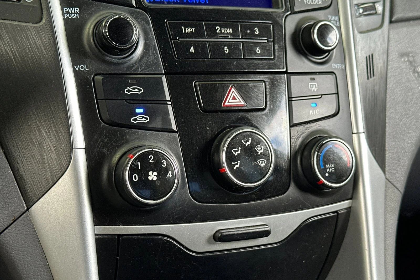 Used 2014 Harbor Gray Metallic Hyundai GLS image 18