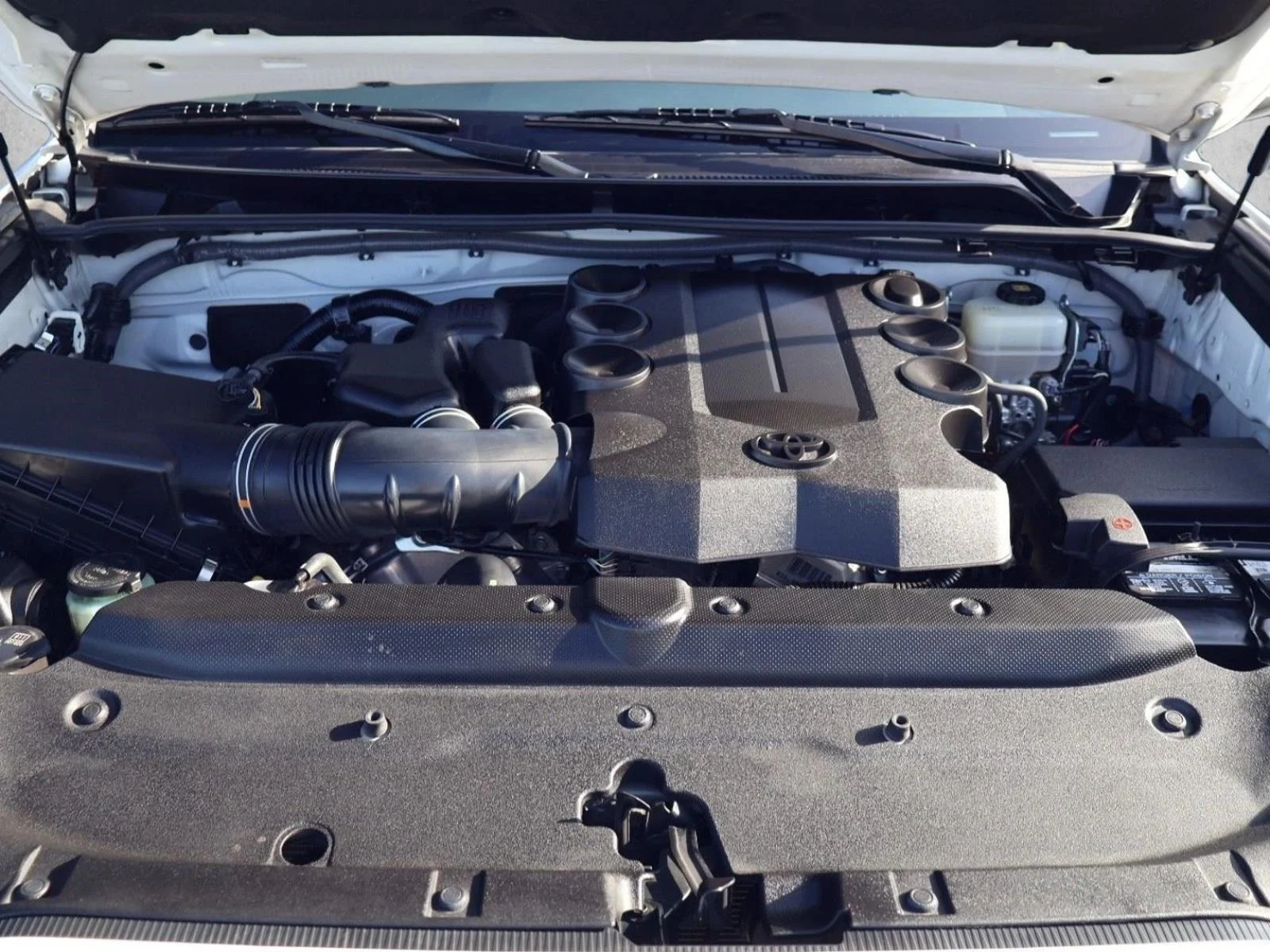 Used 2018 Super White Toyota SR5 image 26
