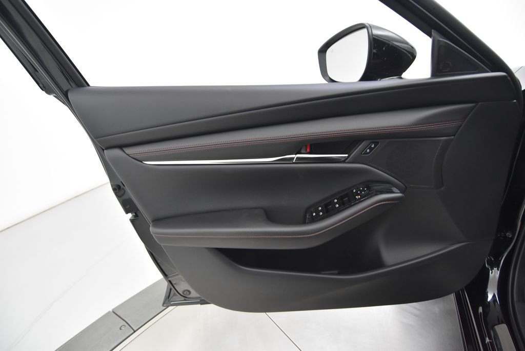 New 2026 Jet Black Mica Mazda 2.5 S Carbon Edition AWD image 31