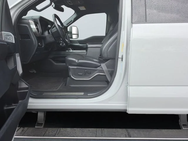 Certified Used 2025  Ford Platinum image 9