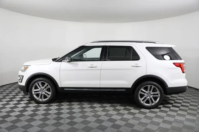 Used 2017 White Ford XLT image 27