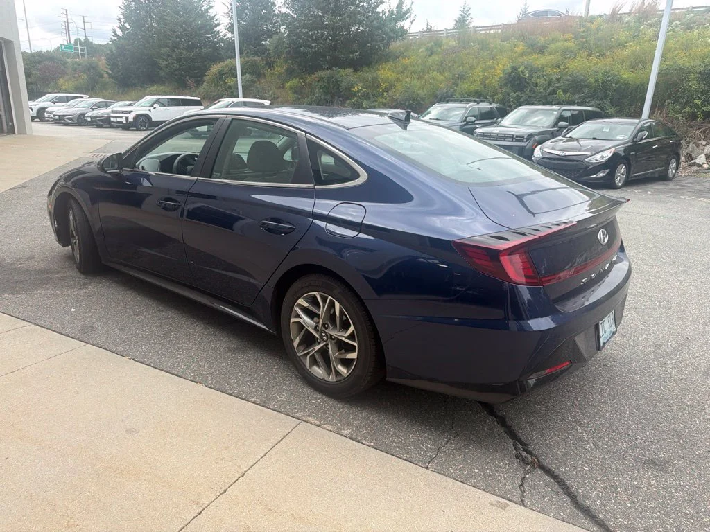 Used 2021 Blue Hyundai SEL image 2