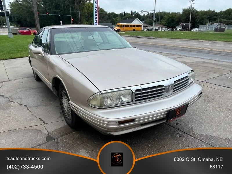 Used 1998 Gold Oldsmobile Sedan 4D image 4