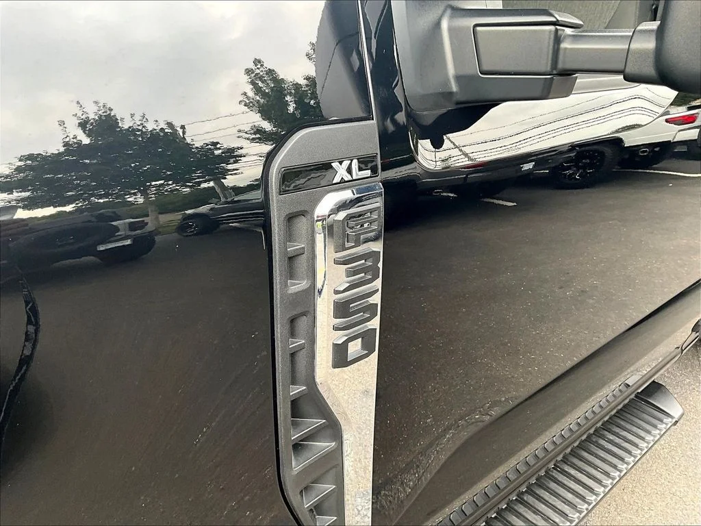 Used 2025 Black Metallic Ford XL image 21