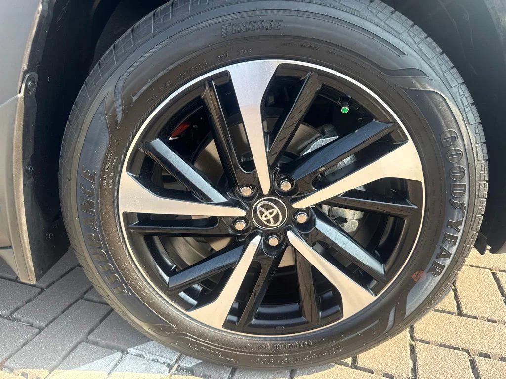 Used 2025  Toyota Hybrid XSE image 7