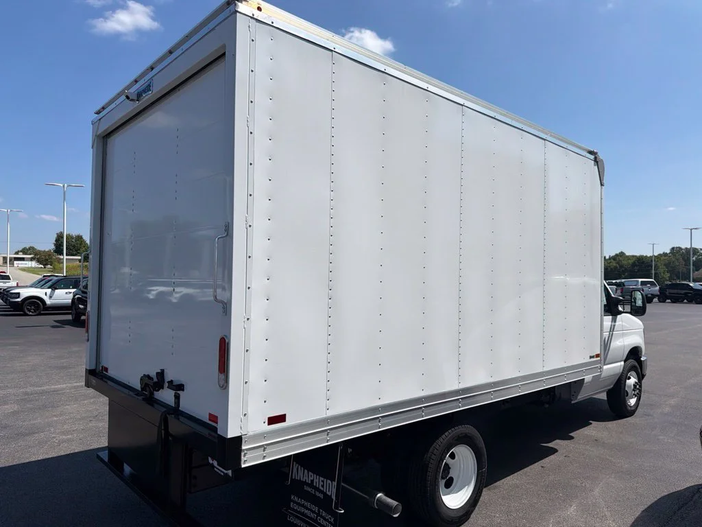 New 2027 Oxford White Ford E-350 SRW image 6