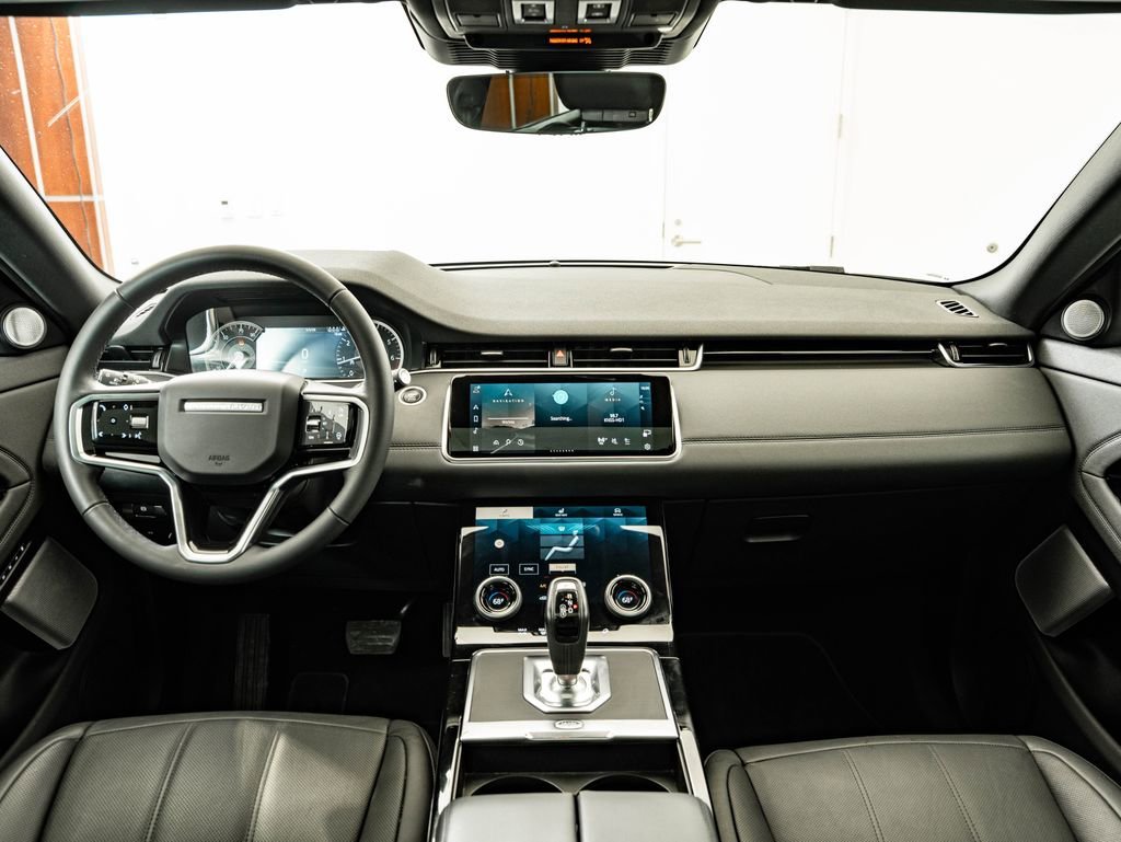 Used 2023 Gray Land Rover SE image 4