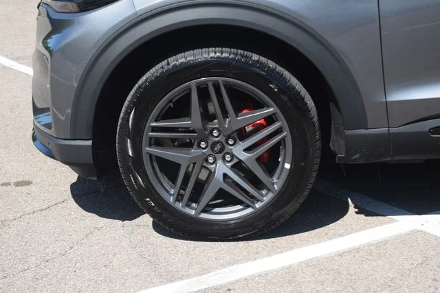 Used 2025 Gray Ford ST-Line image 29
