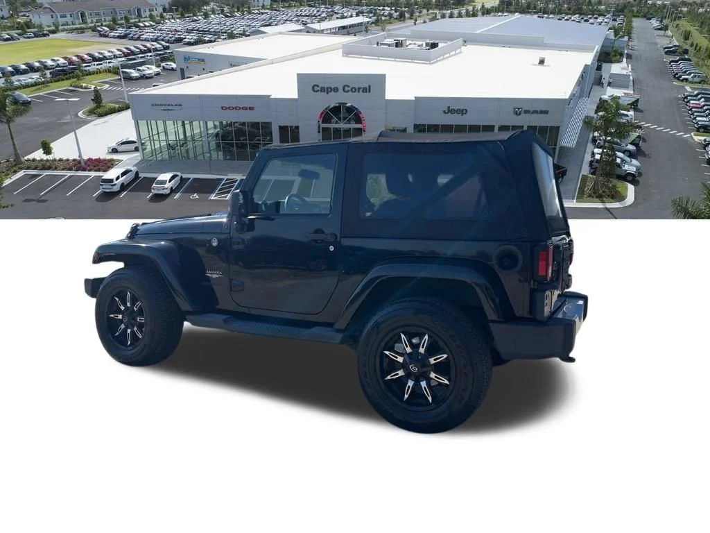 Used 2015 Black Jeep Sahara image 16