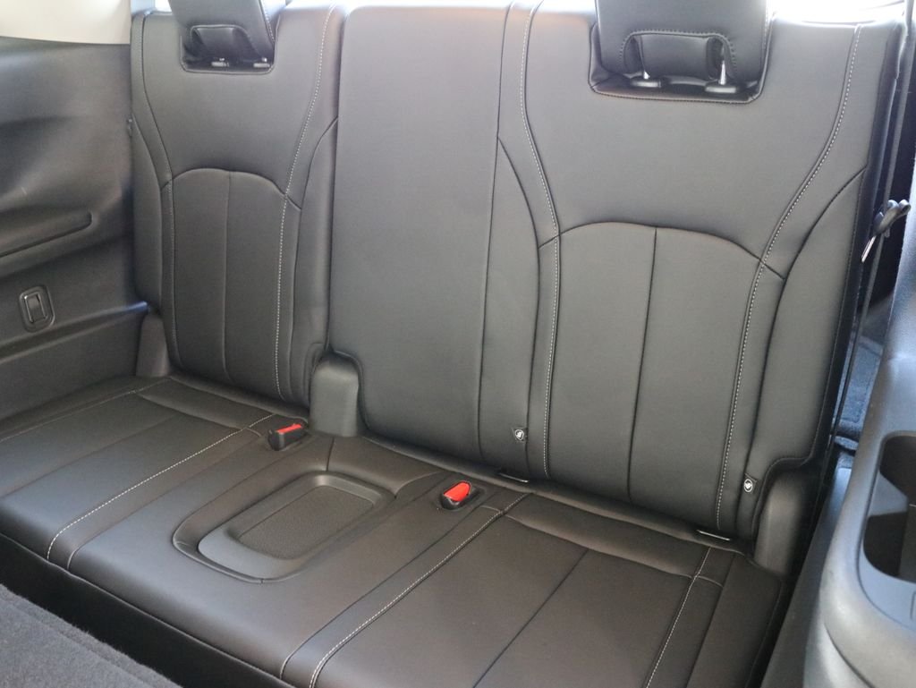 Certified Used 2023 Silver INFINITI LUXE image 32