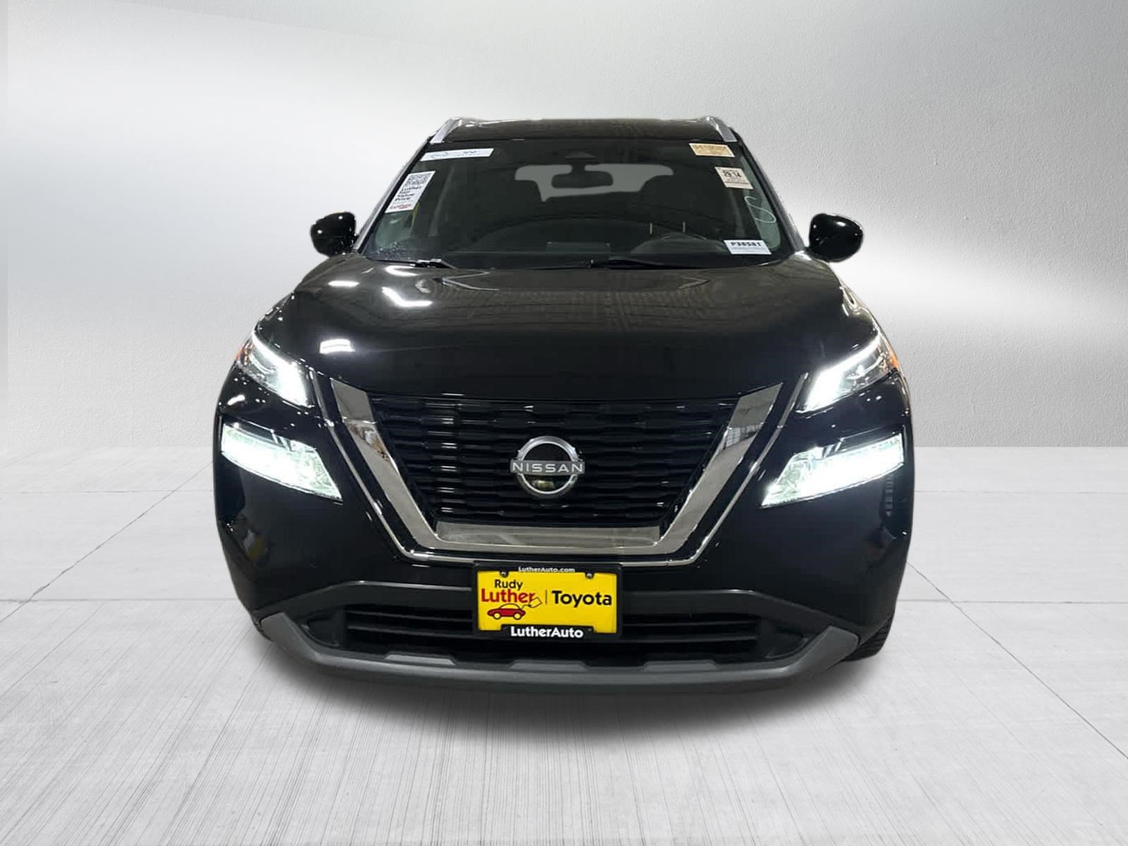 Used 2023 Super Black Nissan SV image 2