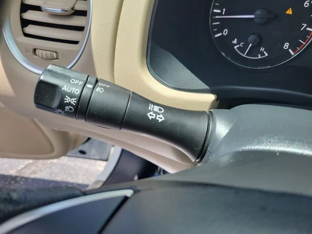 Used 2019 White Nissan Platinum image 26