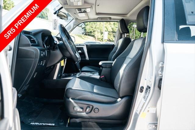 Certified Used 2019 CLASSIC SILVER MET Toyota  image 25