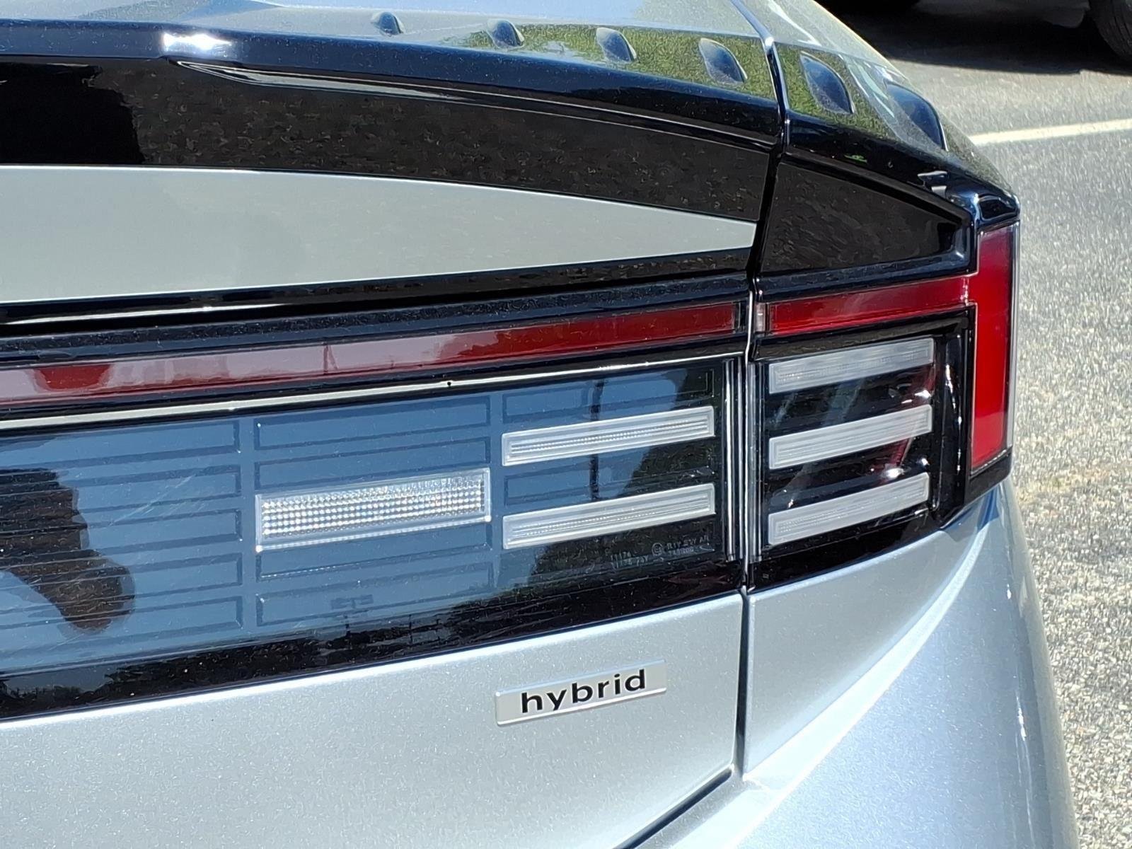 Used 2024 Aero Silver Hyundai Limited image 19