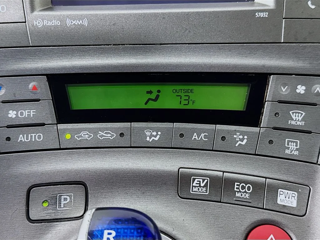 Used 2014 Classic Silver Metallic Toyota Three image 20
