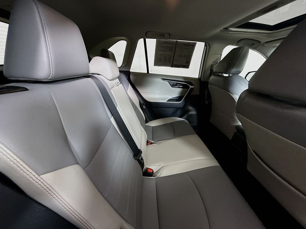 Used 2021 Silver Sky Metallic Toyota XLE Premium image 26