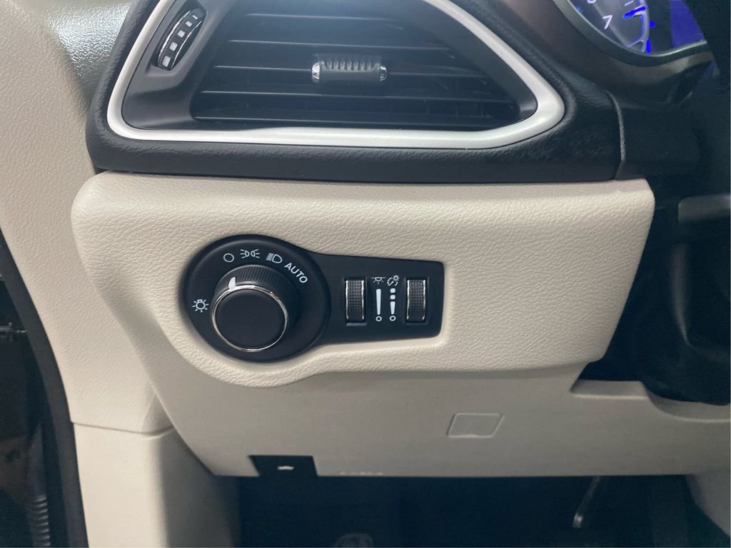 Used 2024 Black Chrysler LX image 13