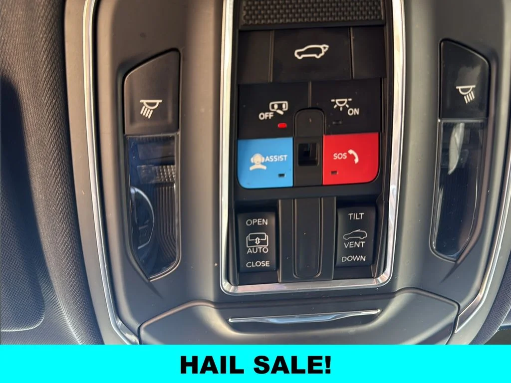 Used 2023 Silver Jeep Altitude image 25
