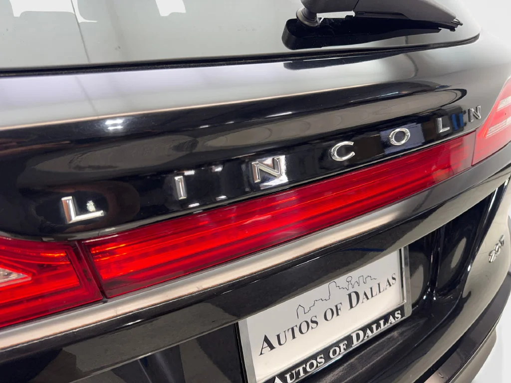 Used 2017 Black Lincoln Reserve image 23