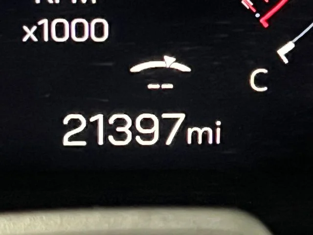 Used 2025 Gray GMC Elevation image 28
