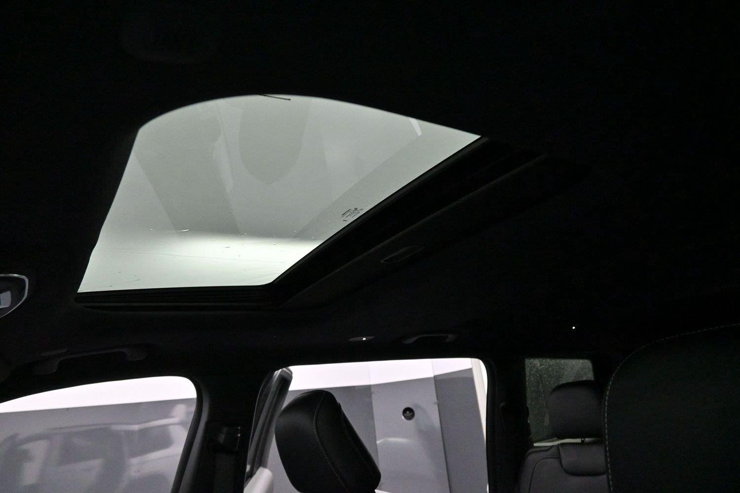Used 2024 Bright White Clearcoat Jeep Altitude X image 29
