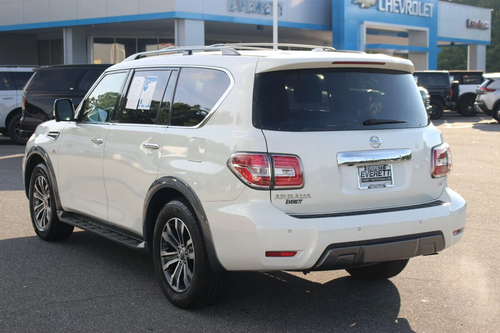 Used 2019 White Nissan SL image 5