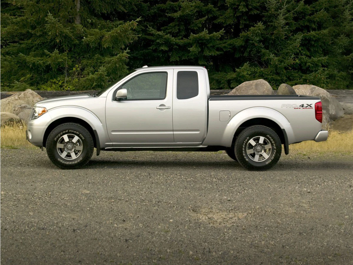 Used 2021 White Nissan SV image 1
