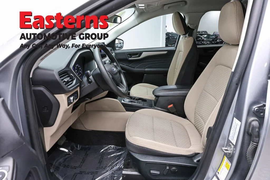 Used 2022 Silver Ford SE image 13