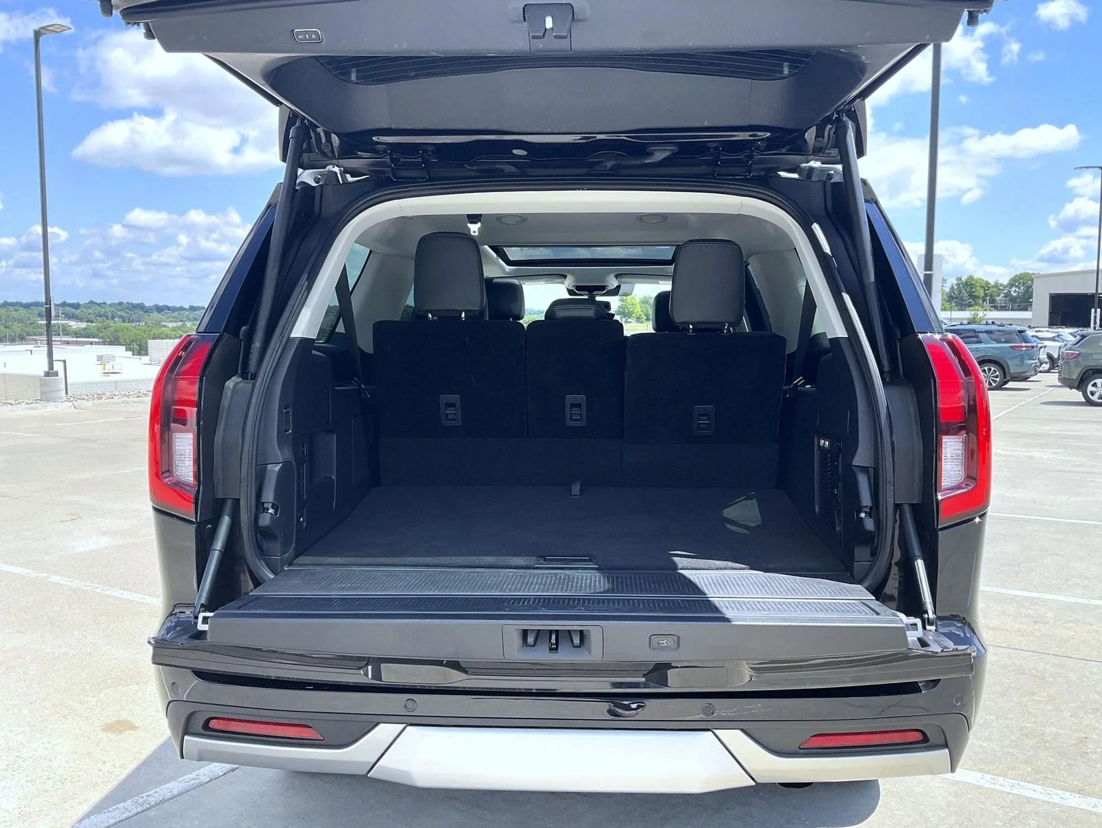 Used 2025 Black Ford Platinum image 9