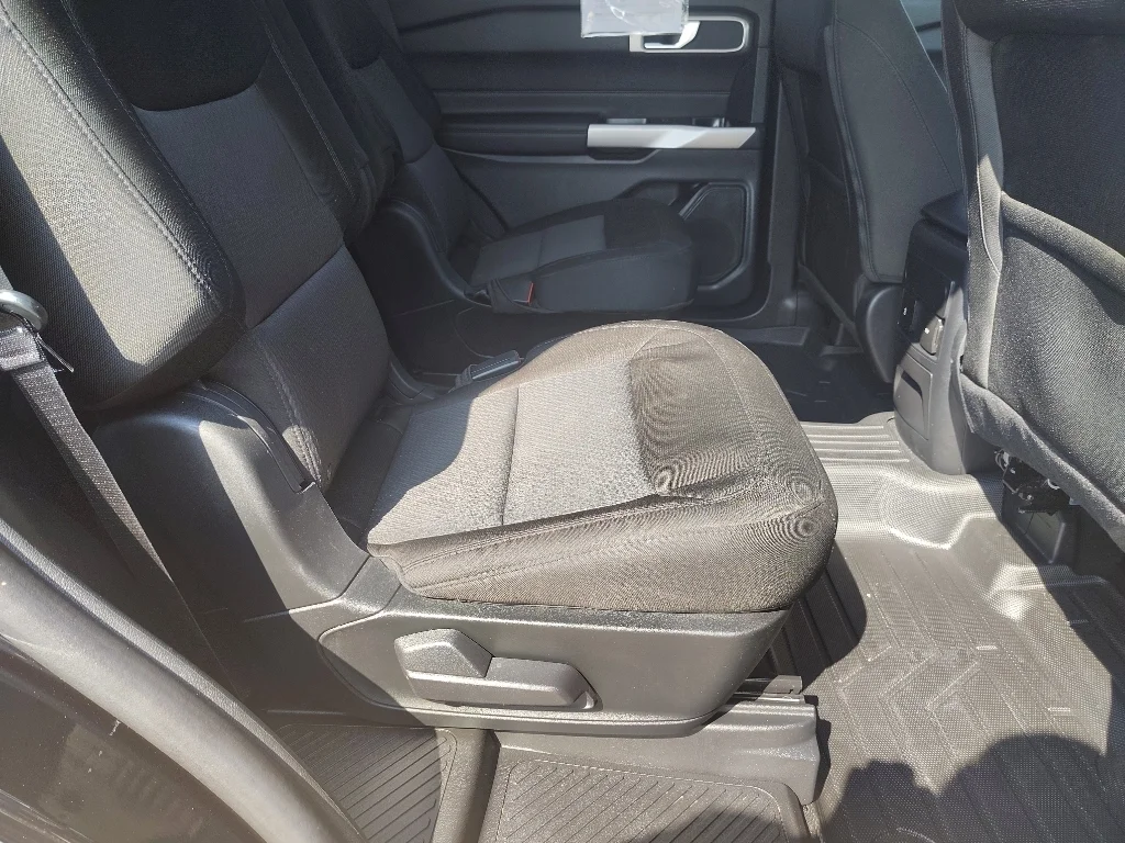 Used 2024 Agate Black Metallic Ford XLT image 15