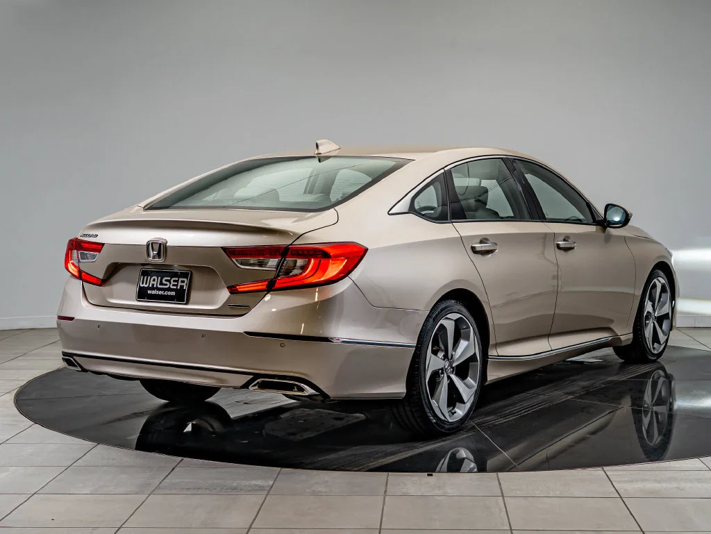 Used 2018 Gold Honda Touring image 5