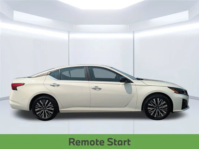 Used 2025 White Nissan 2.5 SV image 8