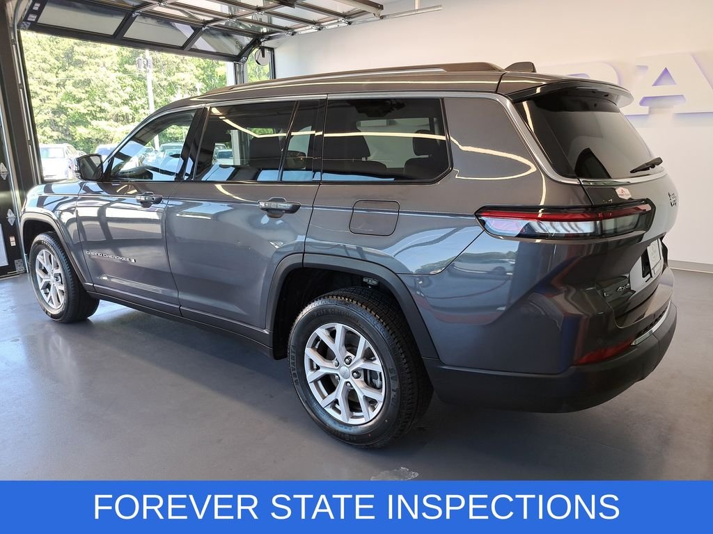 Used 2022 Gray Jeep Limited image 4