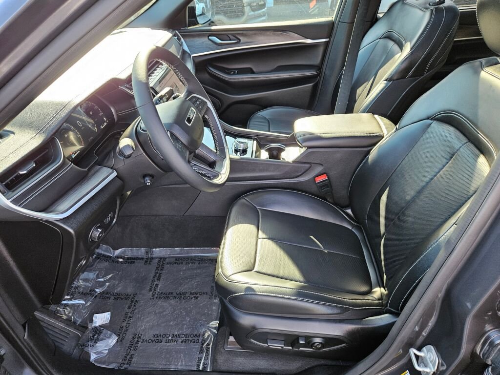 Used 2024 Baltic Gray Metallic Clear Coat Jeep Limited image 17