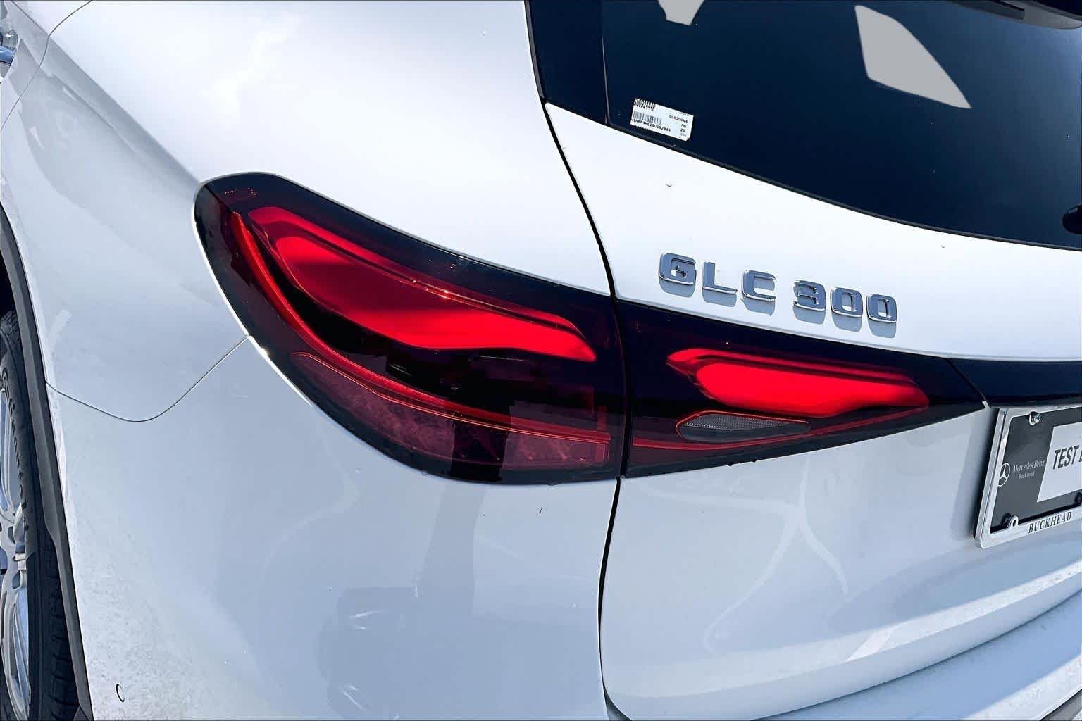 Used 2025 Polar White Mercedes-Benz GLC 300 image 57